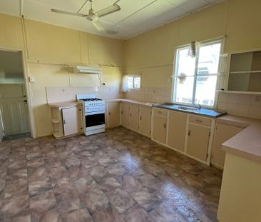 20 Sydney Street, Kepnock QLD 4670 - House For Rent - $550 | Domain - Photo 4