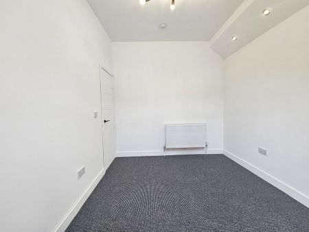 4 bedroom terraced house to rent - Photo 4