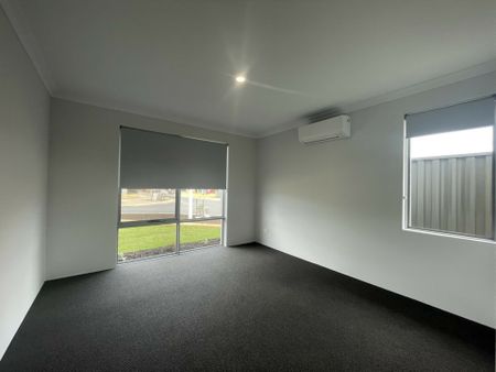 Three Bedroom Dual Living Property! - Photo 2