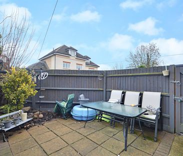 Glebe Avenue, Ickenham, UB10 - Photo 2