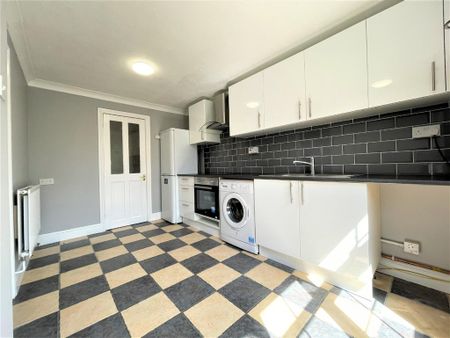 3 bedroom ground floor maisonette to rent - Photo 5