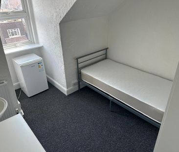 10 bedroom terraced house to rent - Photo 2