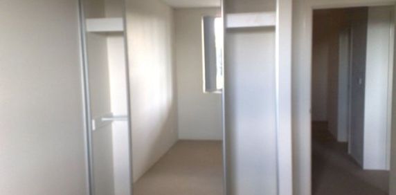 First Floor Apartment with A&sol;C Located in CBD - Photo 2