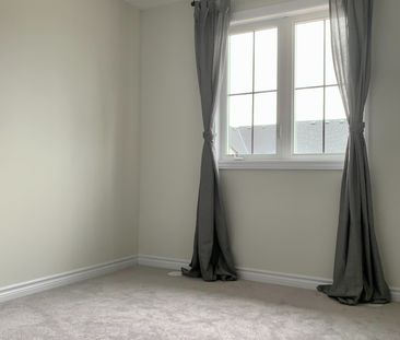 For Lease - 594 Murrell Boulevard, East Gwillimbury, Ontario - Photo 1