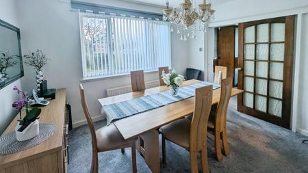 4 bedroom House To Let - Photo 4