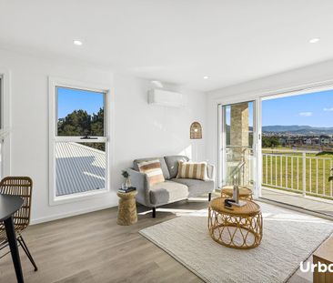 Stunning Hamptons-style Unit - Photo 1