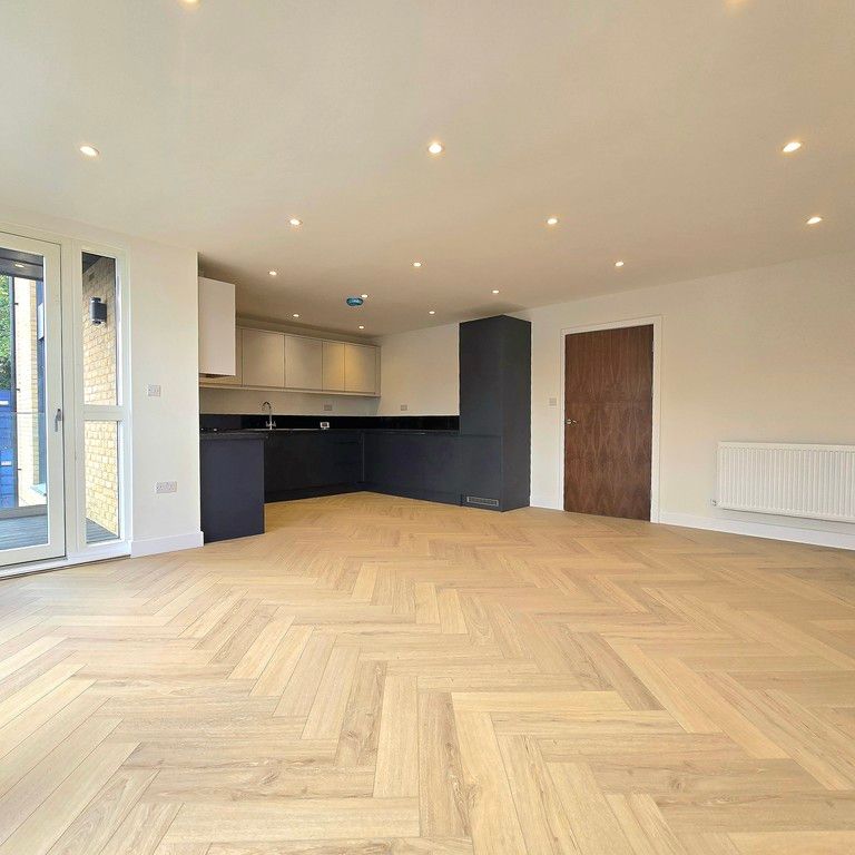 2 Bedroom Apartment, Norbury Avenue, London - Photo 1