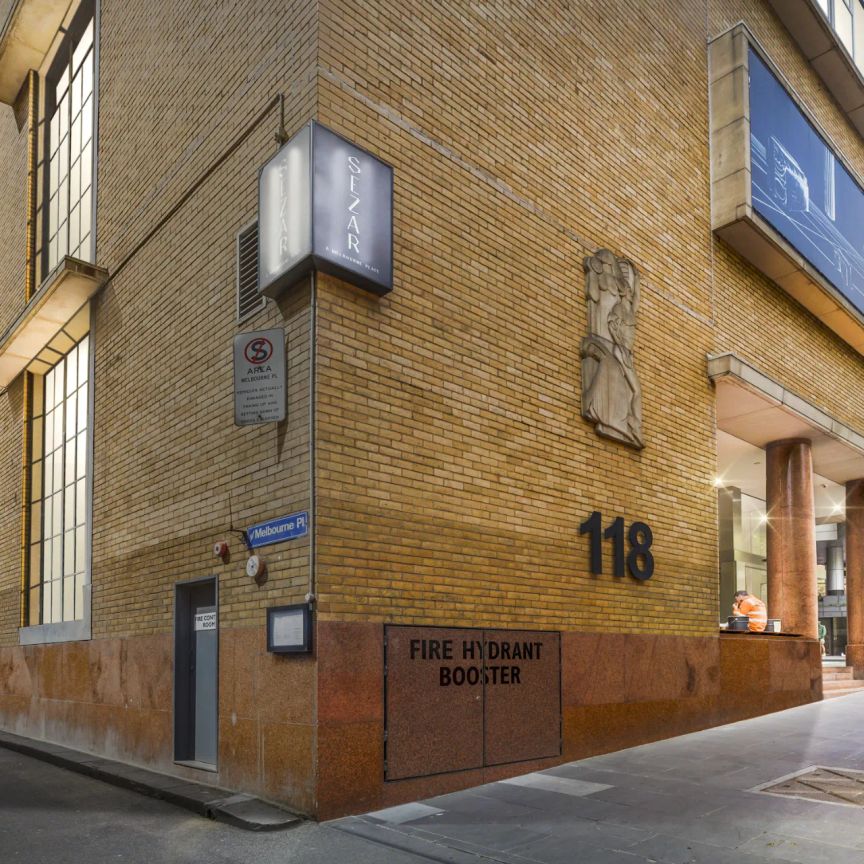 The Hero - Luxurious and Exclusive in premiere Melbourne location - Photo 1