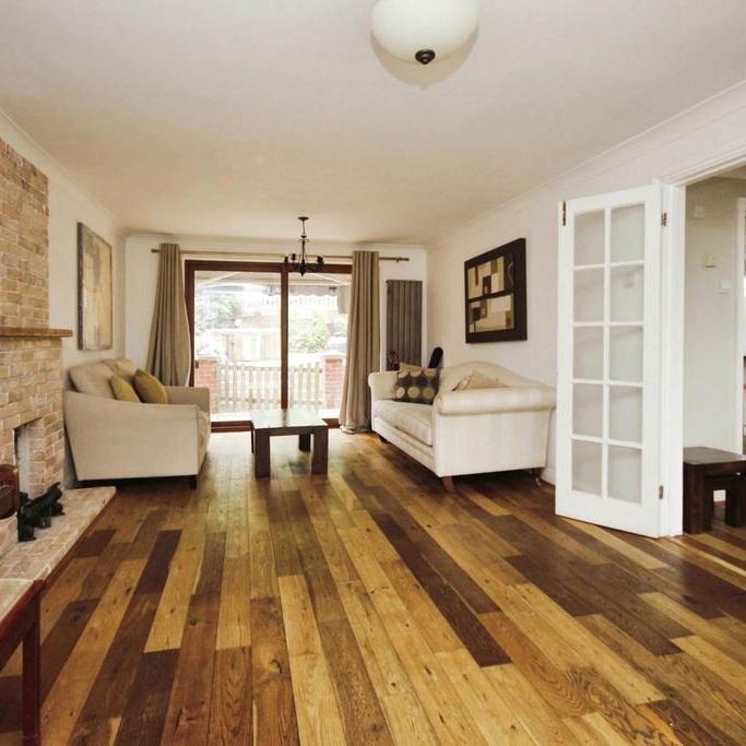 5 bedroom detached house to rent - Photo 1