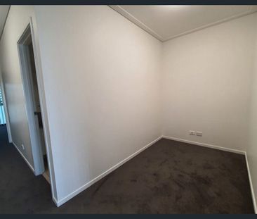 Stylish Town House within walking distance to Robina Town Centre - Photo 2