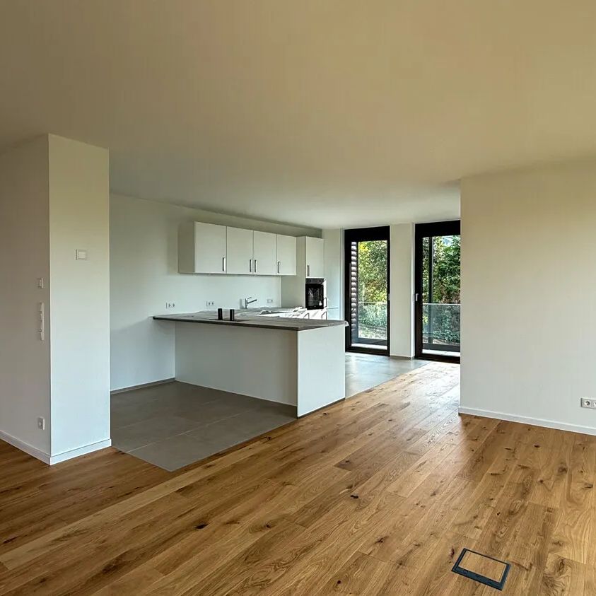 Luxuriöses Wohnen im Erdgeschoss mit Einliegerwohnung und modernster Ausstattung - Photo 1