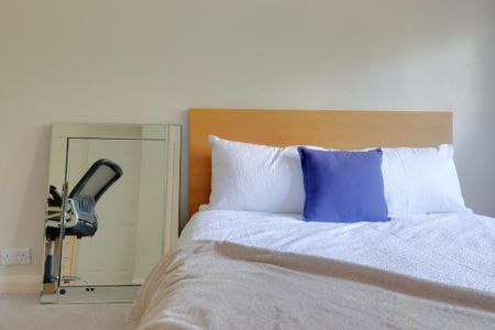 5 bedroom terraced house to rent - Photo 2