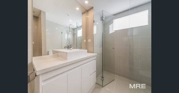 Oversized, stunning & with phenomenal views - Photo 1