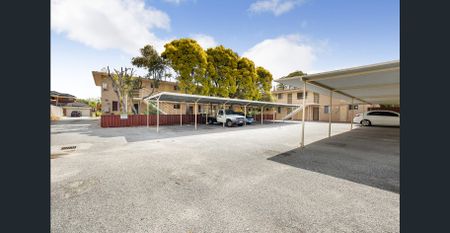Neat One Bedroom Apartment - Photo 2