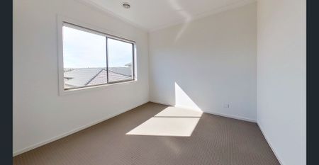 Exceptional Double Storey Home In Ideal Location ! - Photo 3