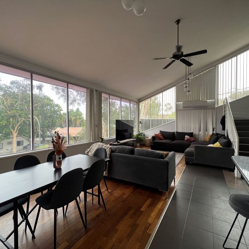 Modern Four Bedroom Family Home - Photo 1