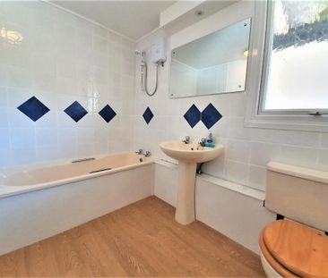 3 bedroom flat to rent - Photo 3
