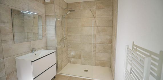 Location Appartement 4 pièces 103m² FLEURY SUR ORNE 14123 - Photo 2