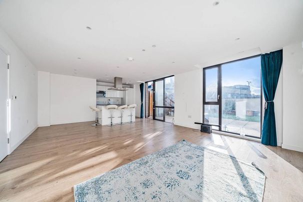 3 bedroom flat to rent - Photo 1