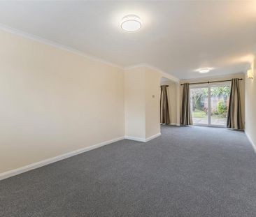 4 bedroom semi-detached house to rent - Photo 2