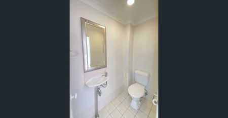 $780 per week - Photo 5