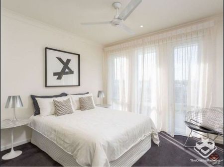 3 Bedroom Townhouse available before Christmas! $660 with an increase to $700p/w from 22/06/2025 - Photo 3