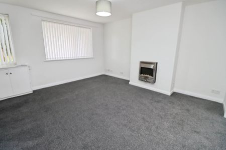 Baildon Green, Little Sutton - Photo 2