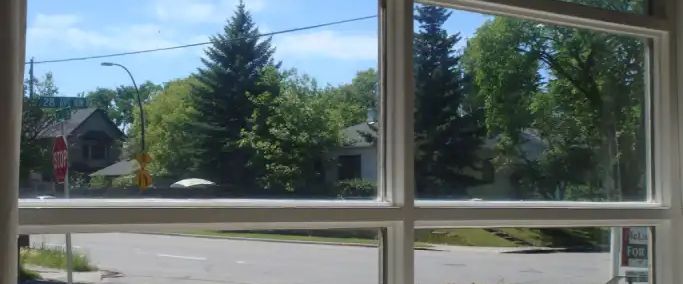 Charismatic & Cozy Main Floor in Mount Pleasant | Calgary - Photo 1