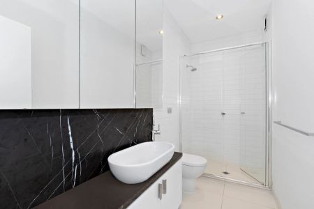 Modern Two-Bedroom Townhouse with Balcony and Secure Garage - Photo 4