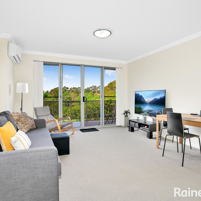 Modern & Stylish Apartment - Photo 1