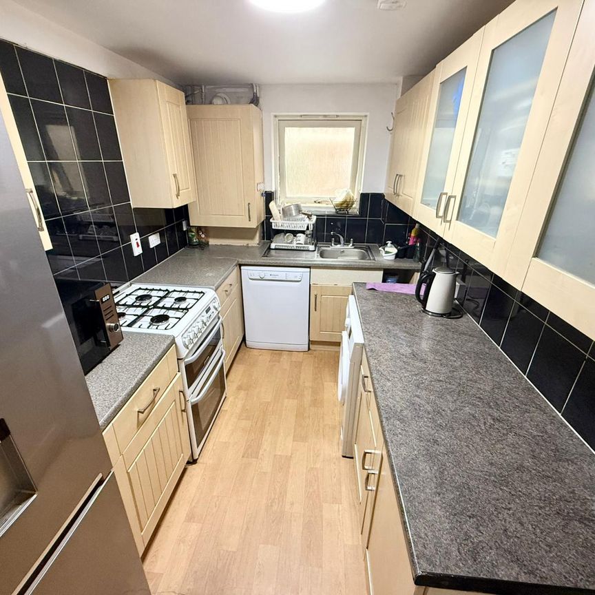 Apprentice Gardens, Northolt, UB5 6GP - Photo 1