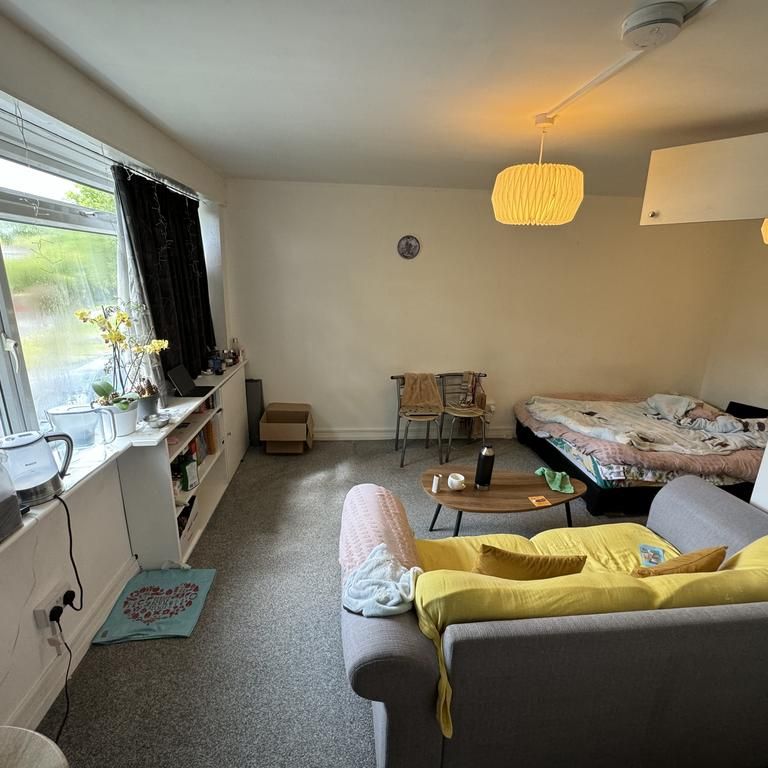 Studio to rent - Photo 1