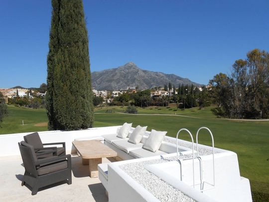 7 bedroom luxury Villa for rent in Nueva Andalucia, Andalusia - Photo 1