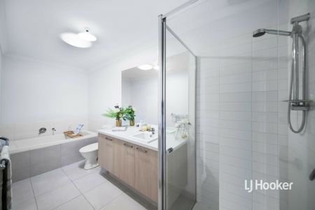 6 Palmerston Walk, Werribee VIC, Belconnen - Photo 4