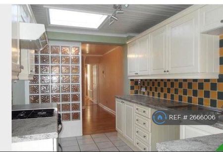 2 bedroom terraced house to rent - Photo 4