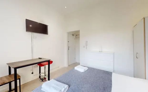 2 Bed 1 Bath, 4A, 40 - Photo 1