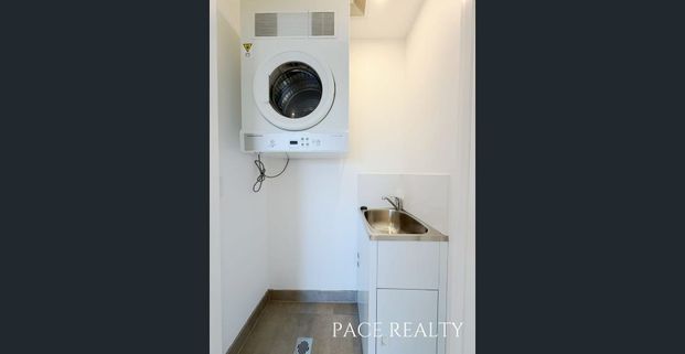 2 Bedroom Apartment In PRIME Location!! - Photo 1