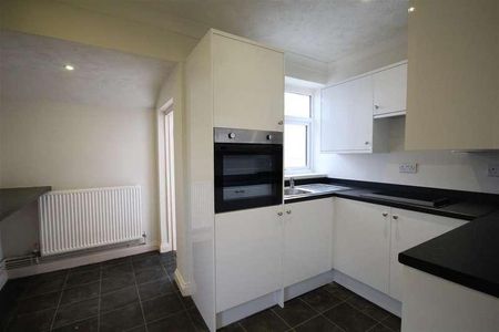 Manor Drive, Featherstone, Pontefract, WF7 - Photo 5