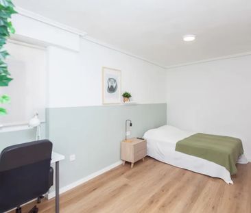 Carrer de les Illes Canàries, Valencia, Valencian Community 46023 - Photo 1