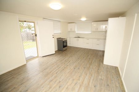 ENTERTAINERS HOUSE WITH A TEENAGERS RETREAT! - Photo 5