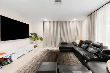 Modern Family Home - Photo 2