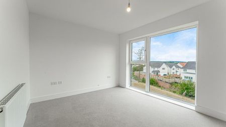 4 bedroom semi-detached house to rent - Photo 5