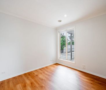 Modern Living in West Sunshine – walk to school - Photo 2