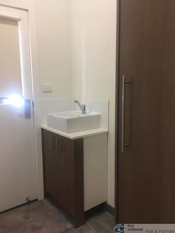 ULTRA STYLISH HOME OVERLOOKING PARKLAND - Photo 2