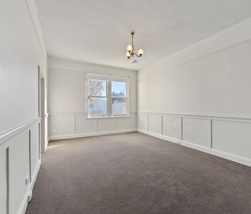 Classic Family Home - Photo 6