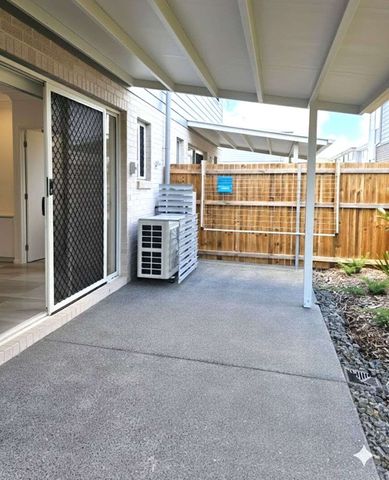 3 BEDROOM 2 BATHROOM TOWNHOUSE - FULLY DUCTED AIR CON - Photo 3