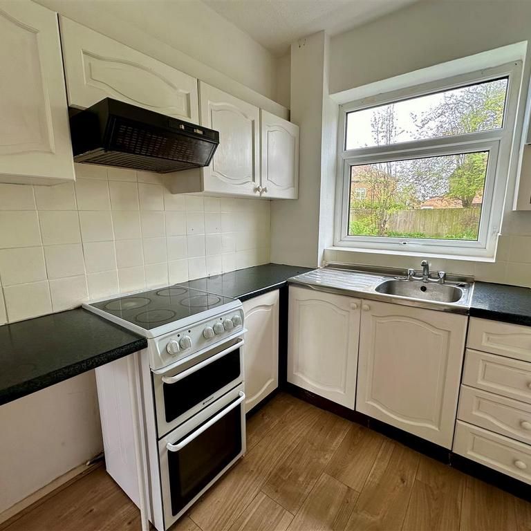 3 bedroom semi-detached house to rent - Photo 1