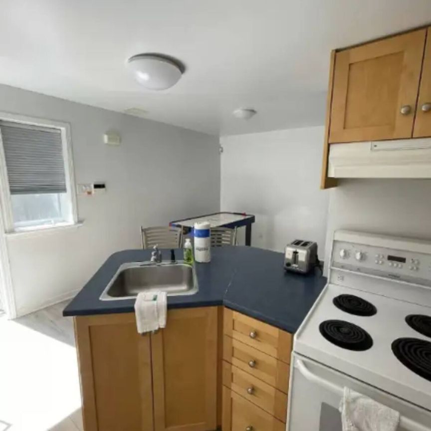 2B Hamilton Ottawa Canada - Photo 1