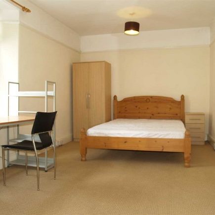 6 Bed - Trematon Terrace, Plymouth - Photo 1