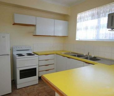 Enjoy the Lifestyle - 2 Bedroom Apartment Close to Town - Photo 4